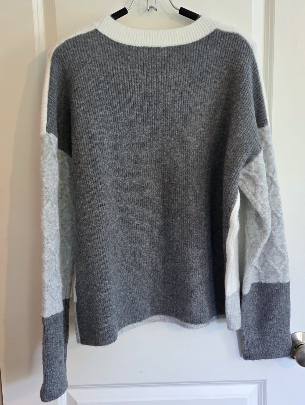 Evereve Soft Slouchy Gray Cream Color Blocked Preppy Diamond Cable Knit Sweater - Picture 4 of 5